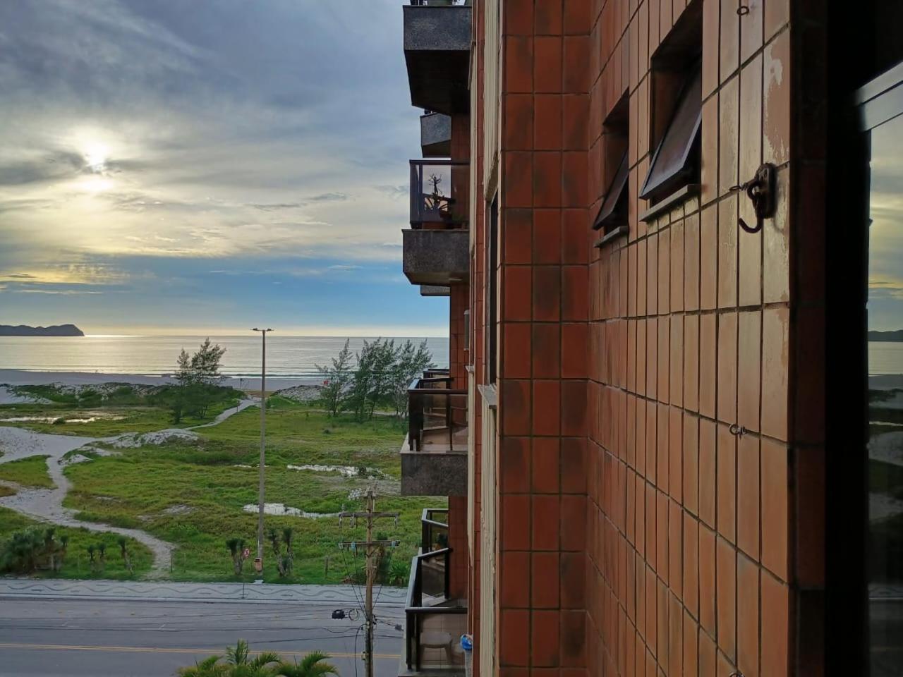 Apartamento Charmoso Em Frente A Praia Em Cabo Frio Exterior foto